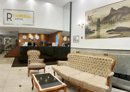 a lobby with two chairs and a waiting room at Riale Imperial Flamengo in Rio de Janeiro