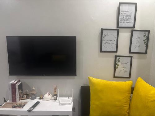 Televisyen dan/atau pusat hiburan di Marjorie's Nest