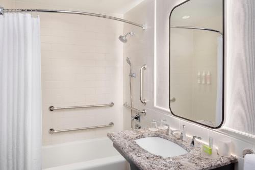 Le Meridien Washington, DC, The Madison Image