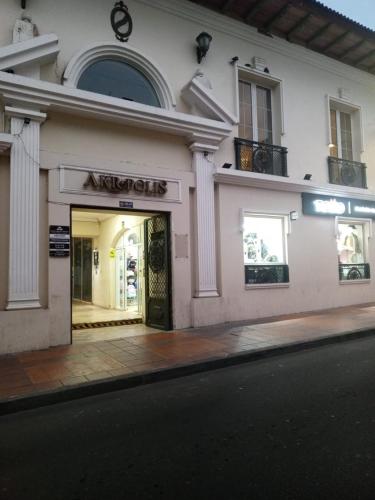 a store front of a building on a street at Departamento en el Centro con Garaje in Loja