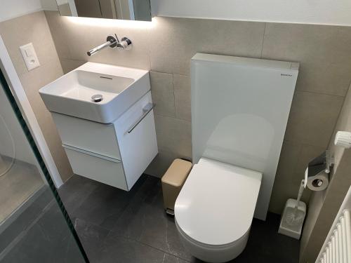 Ένα μπάνιο στο Ferienwohnung Cristallina