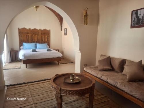 Postel nebo postele na pokoji v ubytování Kemet House