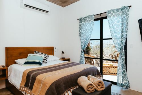 Ένα ή περισσότερα κρεβάτια σε δωμάτιο στο Casa De Surfos Cerritos’s Beach
