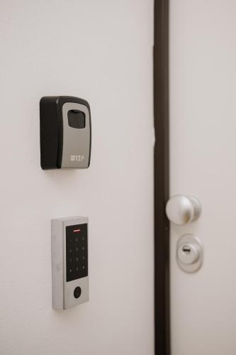 a switch on the door of a room at Alatea Porta Nuova 20 in Verona