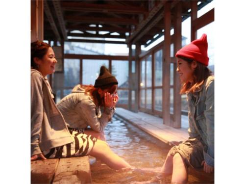 a group of girls sitting in the water at Tokigasane - Vacation STAY 15860v in Kaga