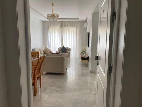Χώρος καθιστικού στο Apparemment Meuble a 5 min de l'aéroport casa