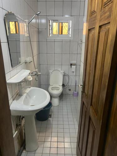 Ένα μπάνιο στο Makepe Villa, Via Carrefour Patrick Mboma