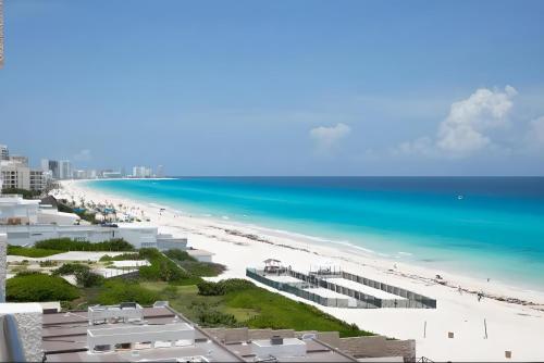 a view of a beach and the ocean at Marlin by Andiani Travel in Cancún