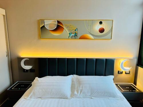 Postel nebo postele na pokoji v ubytování Hotel Royal