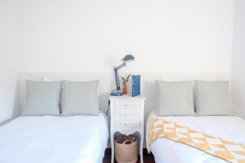 two beds sitting next to each other in a bedroom at Casa da Valentina in Fafe