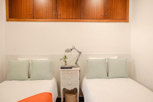 two beds sitting next to each other in a room at Casa da Valentina in Fafe