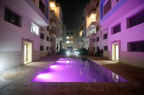 blue perl appartement haut standing luxury servicesの敷地内または近くにあるプール