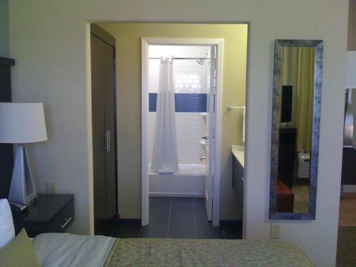 Imagen de la galería de Staybridge Suites Houston Stafford - Sugar Land, an IHG Hotel, en Stafford