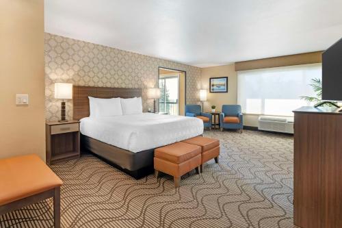 Postel nebo postele na pokoji v ubytování Best Western Plus Heritage Inn