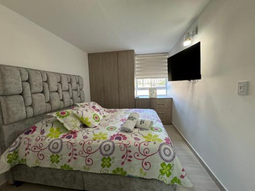 Ένα ή περισσότερα κρεβάτια σε δωμάτιο στο Acogedor Apartamento al oriente de Neiva