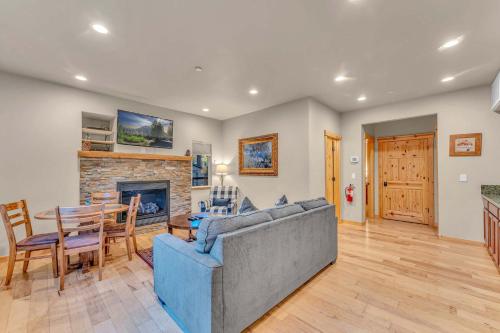 Posezení v ubytování Kings Beach Retreat, Hot Tub, Walk to Beach