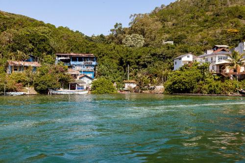 a river with houses on the side of a mountain at Nosso Lounge Hostel in Florianópolis