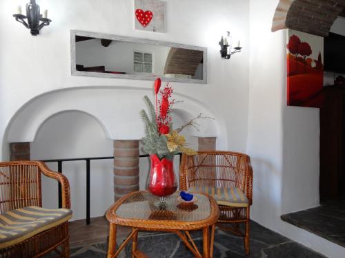 a room with two chairs and a table with a vase on it at Casa Daterra in Monsaraz