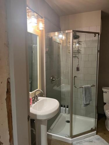 Ένα μπάνιο στο New Orleans Premier Rentals