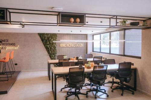 a conference room with a table and chairs in it at Flat a 50m Praia Caribessa - Get One in João Pessoa