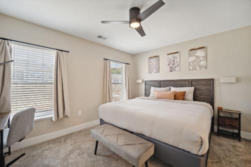 Ένα ή περισσότερα κρεβάτια σε δωμάτιο στο 6 Condos in Traverse City