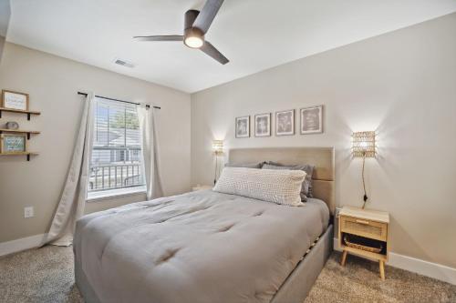 Ένα ή περισσότερα κρεβάτια σε δωμάτιο στο 6 Condos in Traverse City