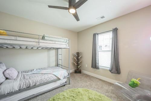 Ένα ή περισσότερα κρεβάτια σε δωμάτιο στο 6 Condos in Traverse City