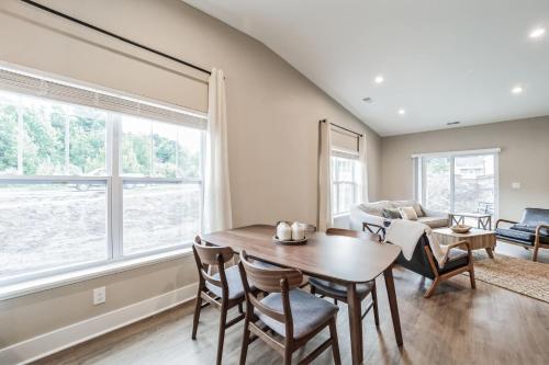 Χώρος καθιστικού στο 6 Condos in Traverse City