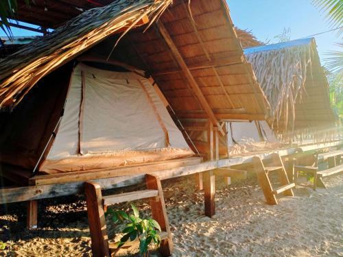 Фотография из галереи Amwani Beach Camp в Эль-Нидо