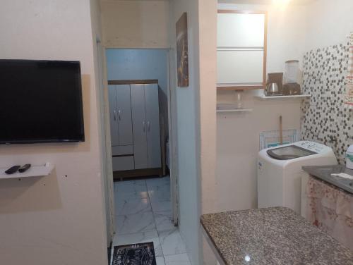 Η κουζίνα ή μικρή κουζίνα στο Apartamento Completo e Centralizado 1