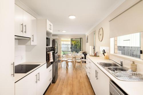Η κουζίνα ή μικρή κουζίνα στο Smart Suites Self Check-in Apartments - S Stockport