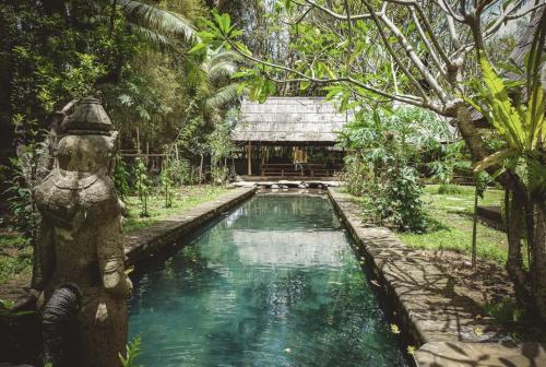 Κήπος έξω από το Cacao House 4bds Bamboo at Green Village Bali
