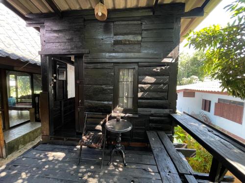 Балкон или терраса в The Legend Homestay.