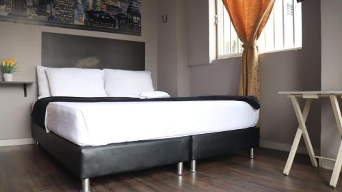 Una cama o camas en una habitación de Hotel Simón Plaza