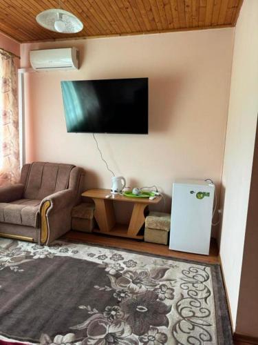 TV a/nebo společenská místnost v ubytování ПАННА КАТЕРИНА