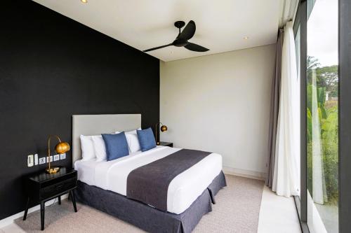 Ein Bett oder Betten in einem Zimmer der Unterkunft Selong Selo Resort and Villas