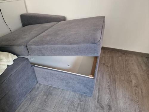 a small bed in a room with at Appartement City Center in Vienna