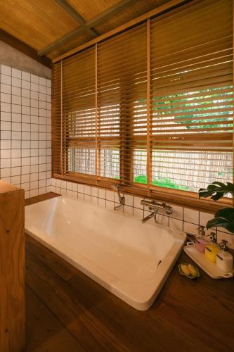 Un baño de Woo Ma Ca Moo
