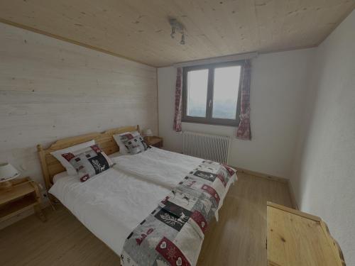 Postel nebo postele na pokoji v ubytování Hotel Le Chaudron Ski In Ski Out