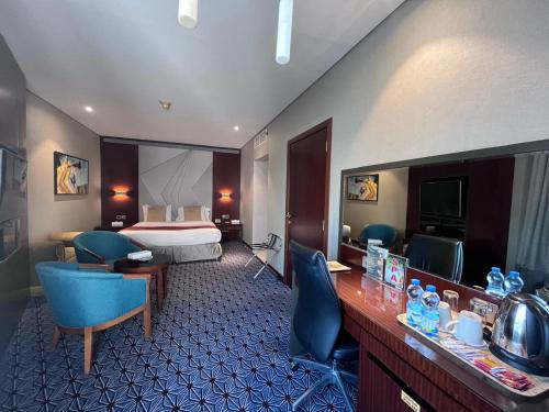 Postel nebo postele na pokoji v ubytování Versailles by Vieras Hotel