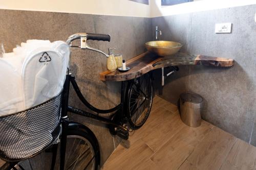 a bike parked next to a sink in a bathroom at Camping Camplani in Zone