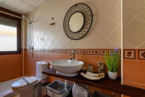 Ένα μπάνιο στο Casa La Felisa by Ĥ - Centro Ayamonte ACHF19SP00