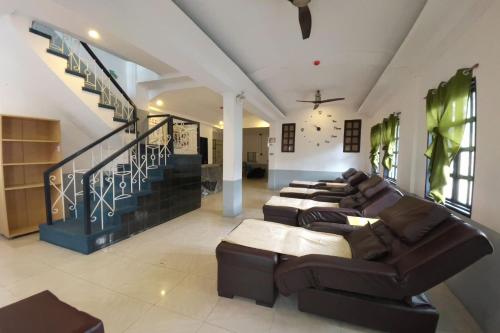 Ruang duduk di Bluewing Hotel Angeles powered by Cocotel