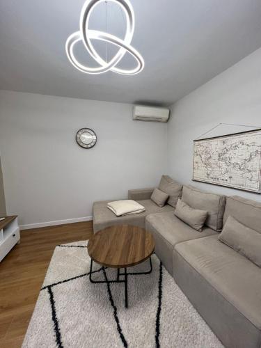 Mosaic Cane Apartment 2