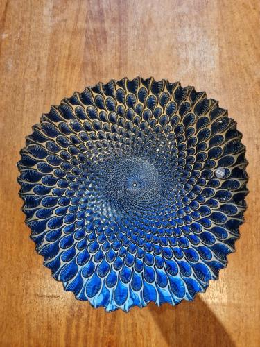 a blue vase sitting on top of a wooden floor at Large 4-bed house for up to 7 guests w 2x parking in Oxford