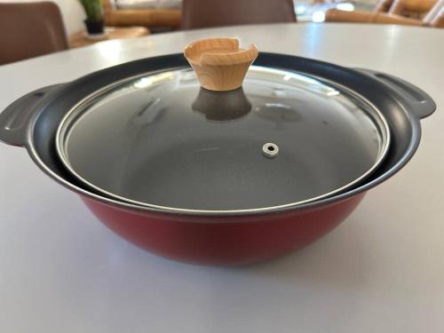 a pan sitting on a table with a wooden spoon in it at 三国サンセットハウス in Tōjimbō