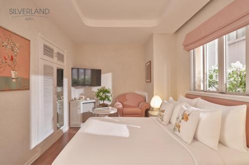 TV a/nebo společenská místnost v ubytování Silverland Mây Hotel