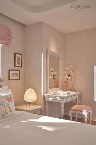 Postel nebo postele na pokoji v ubytování Silverland Mây Hotel