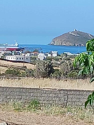 a view of a city and the ocean from a hill at Ακροδεα in Áno Gávrion