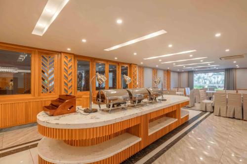 a waiting room with a row of machines on a counter at Trân Châu Beach & Resort in Ba Ria